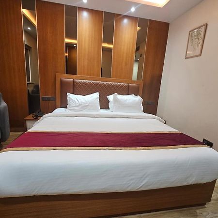 Hotel Elara Dehradun Dış mekan fotoğraf
