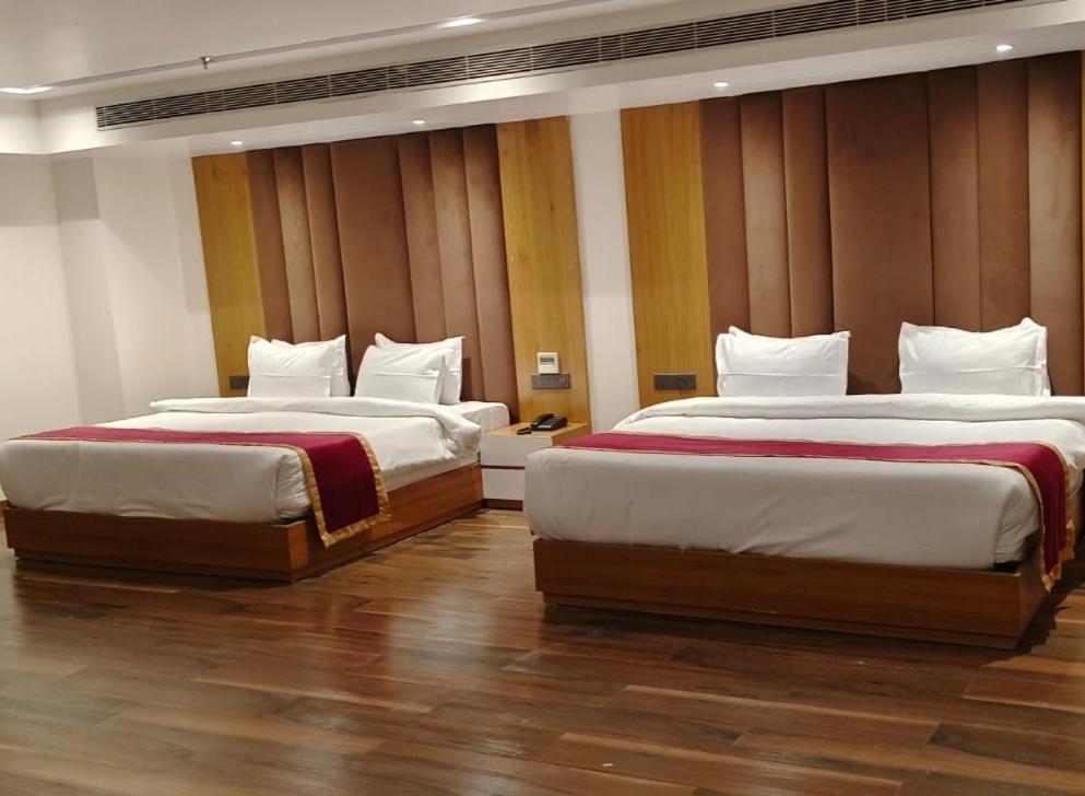 Hotel Elara Dehradun Dış mekan fotoğraf
