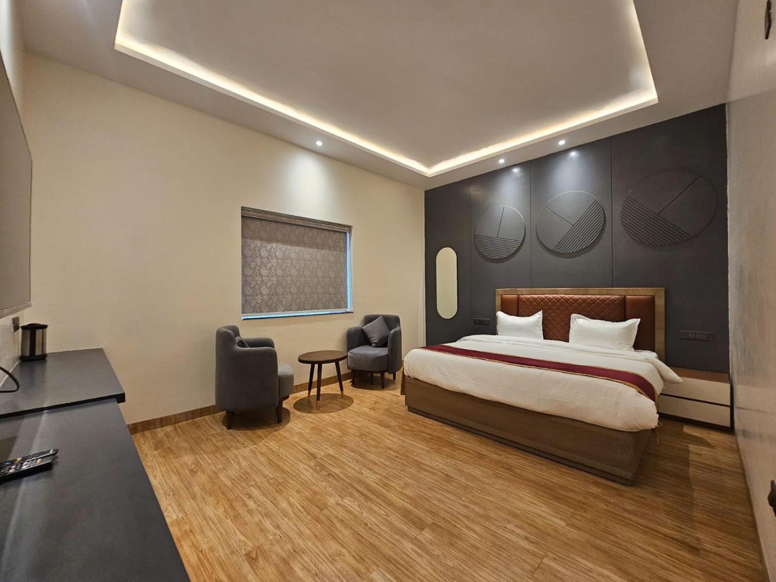 Hotel Elara Dehradun Dış mekan fotoğraf