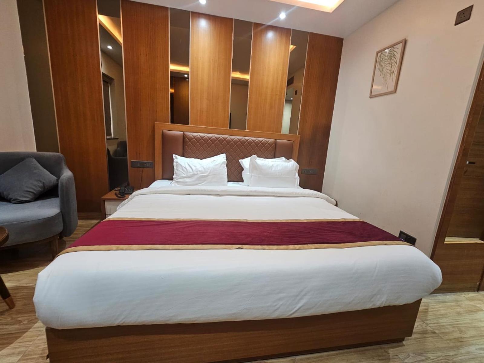 Hotel Elara Dehradun Dış mekan fotoğraf